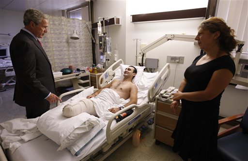 Bush Gets Shoulder MRI, Visits Soldiers at Walter Reed