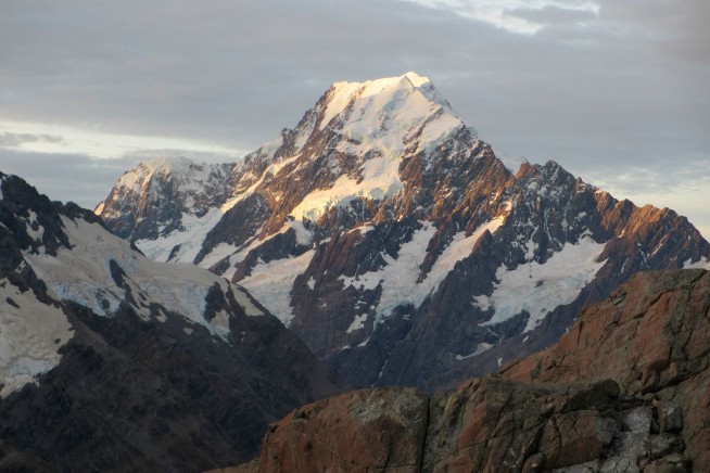 2 Climbers Die on New Zealand's Highest Peak