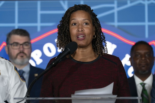 DC Mayor Won't Seek a 4th Term Next Year