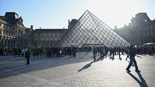 Americans Will Soon Pay More to Visit the Louvre