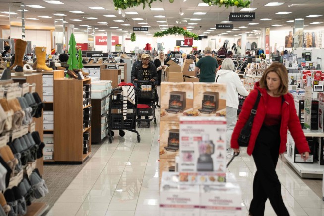 Stocks Climb as Traders Close Out Unsettled Month