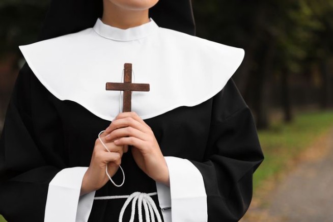 Renegade Nuns Win Battle, as Long as They Log Off