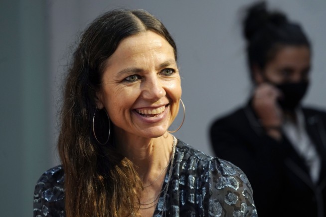 Jason Bateman Tamps Down Rumors of Friction With Sister