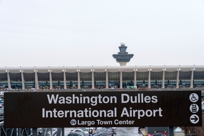 Engine Failure Forces Jet Back to Dulles, Starts Brush Fire