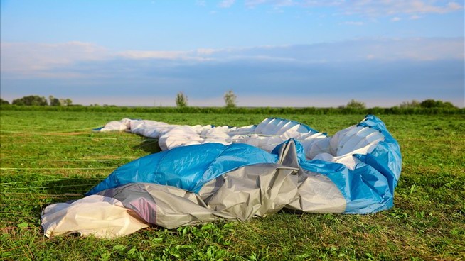 Skydivers Die After Things Go Wrong Seconds From Ground