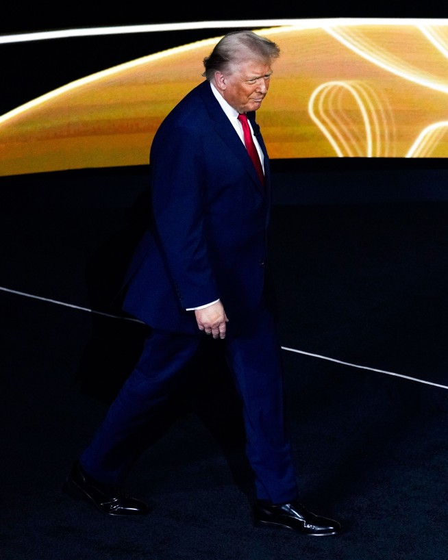 Board Adds Trump's Name to the Kennedy Center