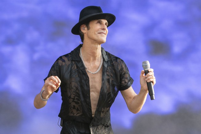 Perry Farrell Apologizes, Jane's Addiction Confirms Breakup