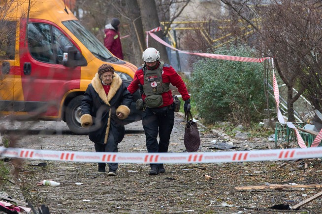 Zelensky Suggests Both Sides Pull Troops Out of Donetsk