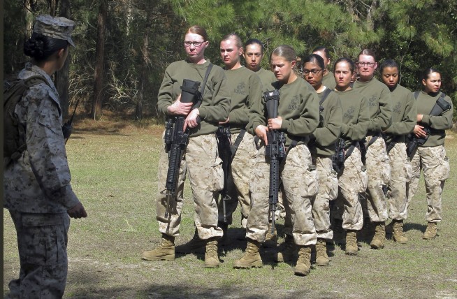 Pentagon to Review 'Effectiveness' of Women in Combat