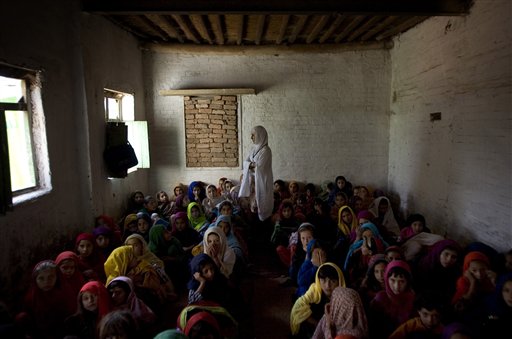 Pakistani Taliban Vow to Blow Up Girls' Schools