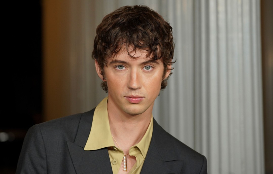 Singer Calls Out Influencer Doctor's Body Shaming