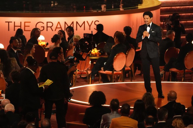 Trevor Noah Goes Light on Politics in Grammys Monologue