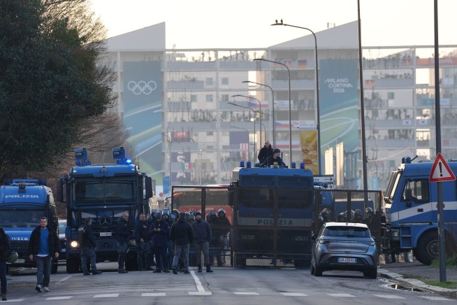 Police Use Water Cannon, Tear Gas on Milan Protesters