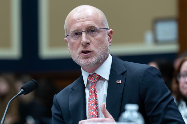 FCC Chief: Broadcasters Should 'Pledge America'