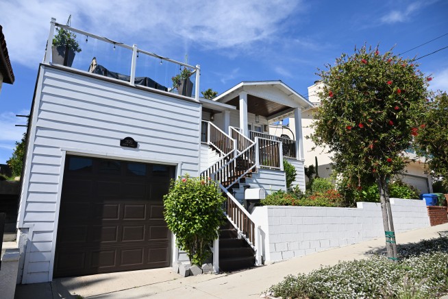 FBI Raids Los Angeles School District HQ, Leader's Home