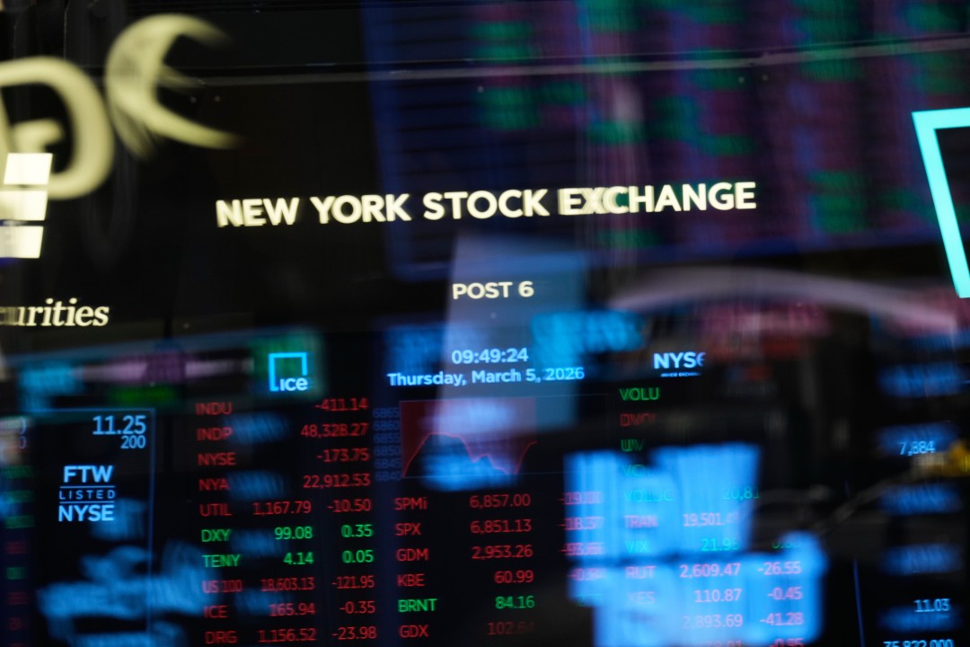 Stocks Sink as Oil Hits Highest Price Since 2024