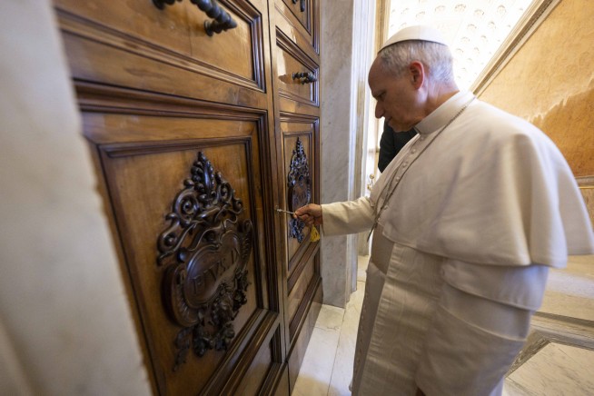 Historic Vatican Apartment Has a Pope in Residence Again