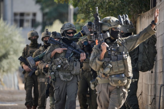 Israeli Forces Kill 4 Members of Palestinian Family in Car