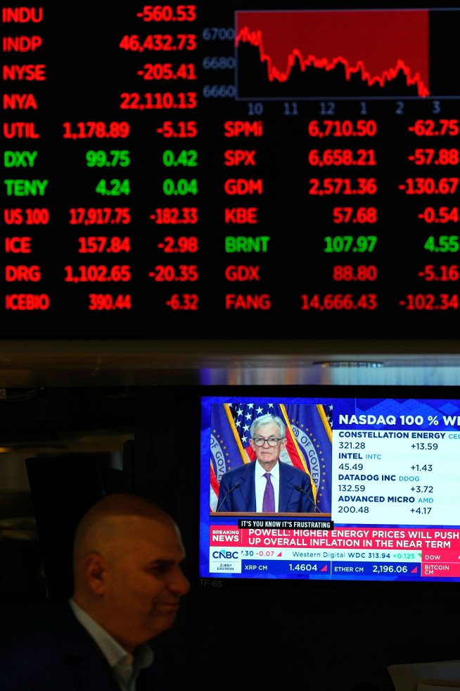 Stocks Slump on Worries About Inflation, Interest Rates