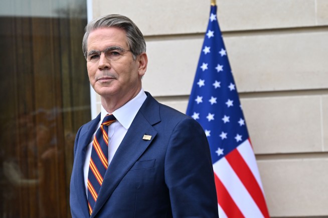 US May Lift Sanctions on Iranian Oil at Sea