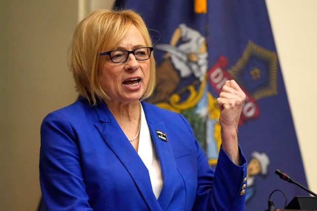 Elizabeth Warren Endorses Platner Over Mills in Maine