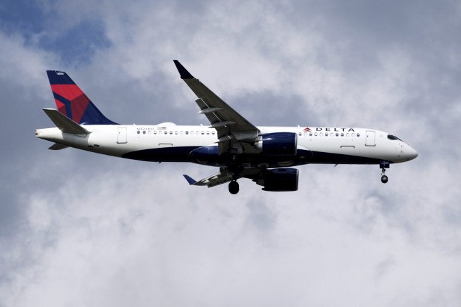 3 Crew Injured When Turbulence Hits Delta Flight