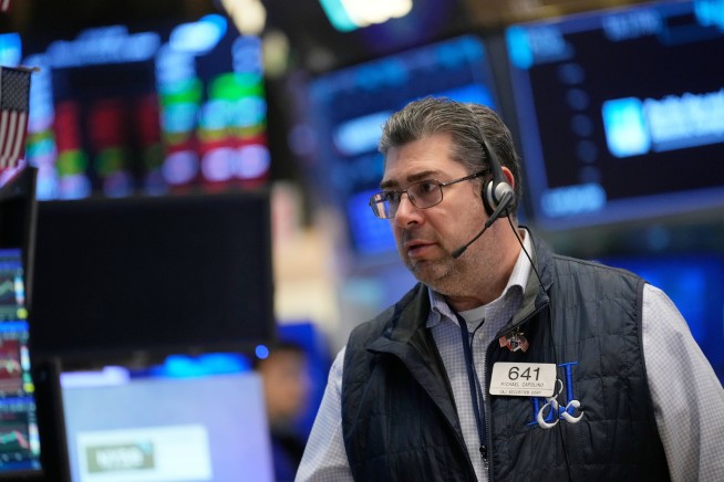 Stocks Drop Amid War Uncertainty