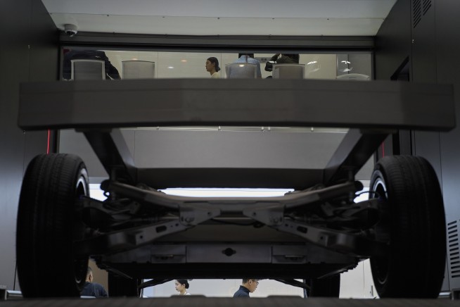 Chinese Battery Tycoon Says US Shouldn't Freeze Him Out