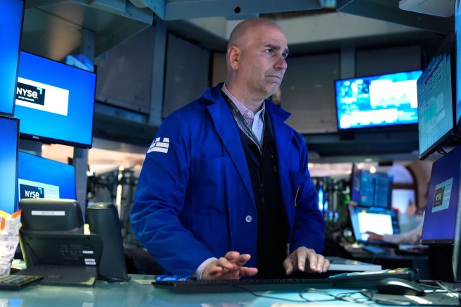 Stocks Rally Worldwide as Oil Prices Ease