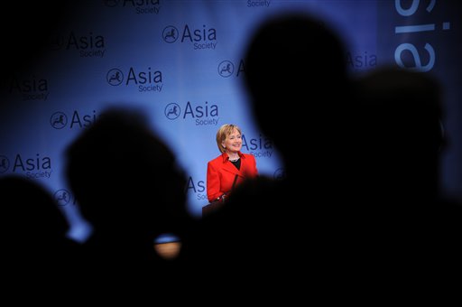 Clinton Tells N. Korea to Scrap Nukes for Peace Deal