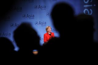 Clinton Tells N. Korea to Scrap Nukes for Peace Deal