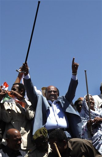 Sudan President Defies Darfur Warrant, Ejects Aid Groups