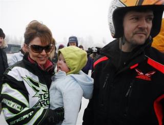 Palin Gets Ethics Complaint for Wearing Sponsor's Gear