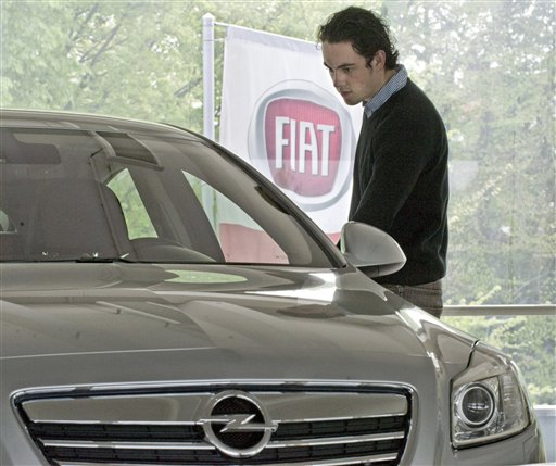 Fiat Begins Talks With GM While Courting Chrysler