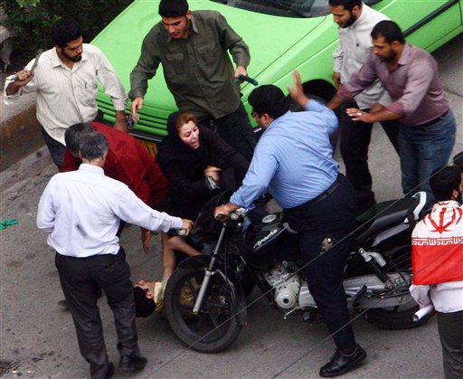 Iran Arrests Dissidents; Challenger Calls for Fatwa