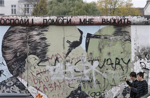 20 Years Later, Berlin Starts Saving Wall