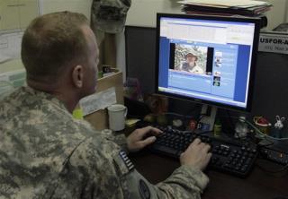 Pentagon Weighs Ban on Facebook, Twitter