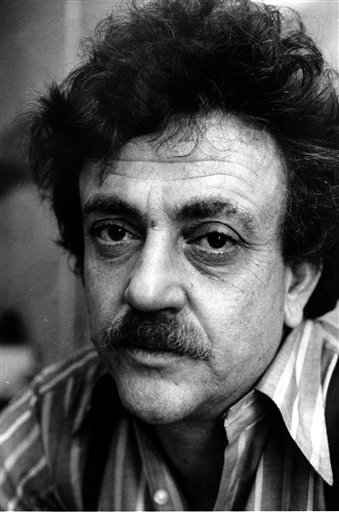 Kurt Vonnegut Dies at 84
