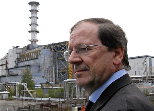Ukraine to Cover Chernobyl in Steel