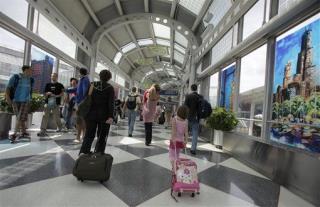 As Fewer Fly, Airline Delays Nosedive