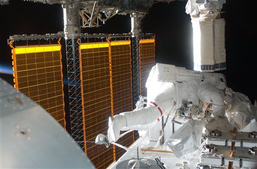 NASA Briefly Lost Touch With Spacewalking Astronauts