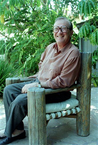 Larry Gelbart, Writer on MASH , Tootsie , Dies at 81
