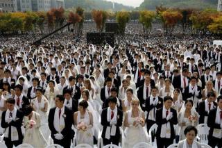 Thousands Marry in Mass Moonie Wedding