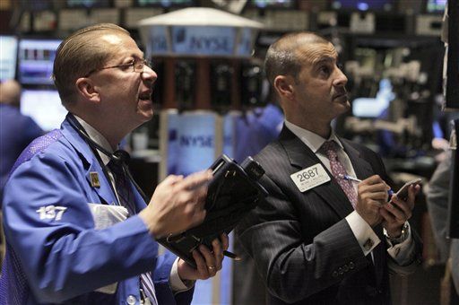 Dow Falls 104 on Oil, Banks