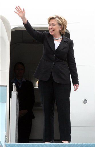 Clinton Makes Surprise Afghan Visit