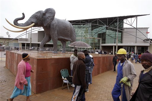 In the Ashes of Apartheid, a Shopping Mall