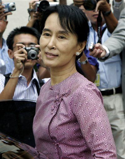 Junta's Honcho Meets Suu Kyi