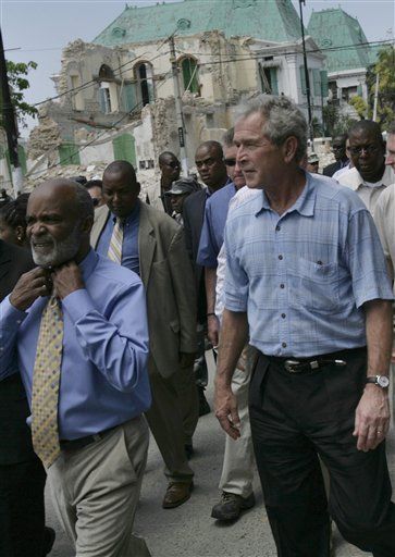 Bush, Clinton Tour Port-au-Prince