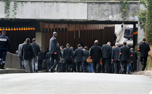 Diana Jury Visits Paris Tunnel