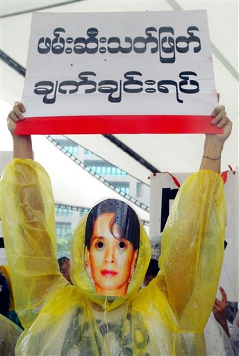 Suu Kyi Rejects Conditions, Won't Meet Junta